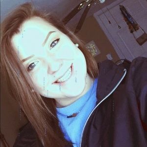 Meet your Posher, Chloe